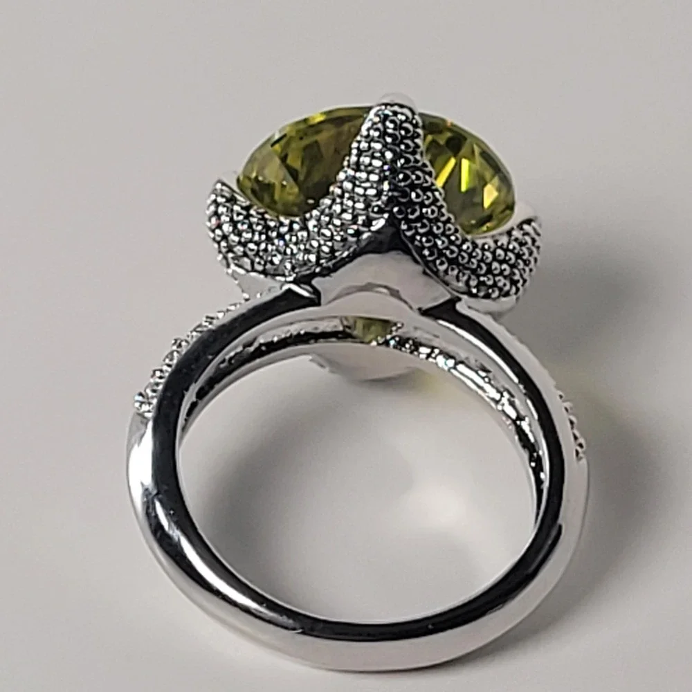 Silver Tone Yellow‎ Green Peridot Color Glass Stone Round Ring Pave Size 7.75